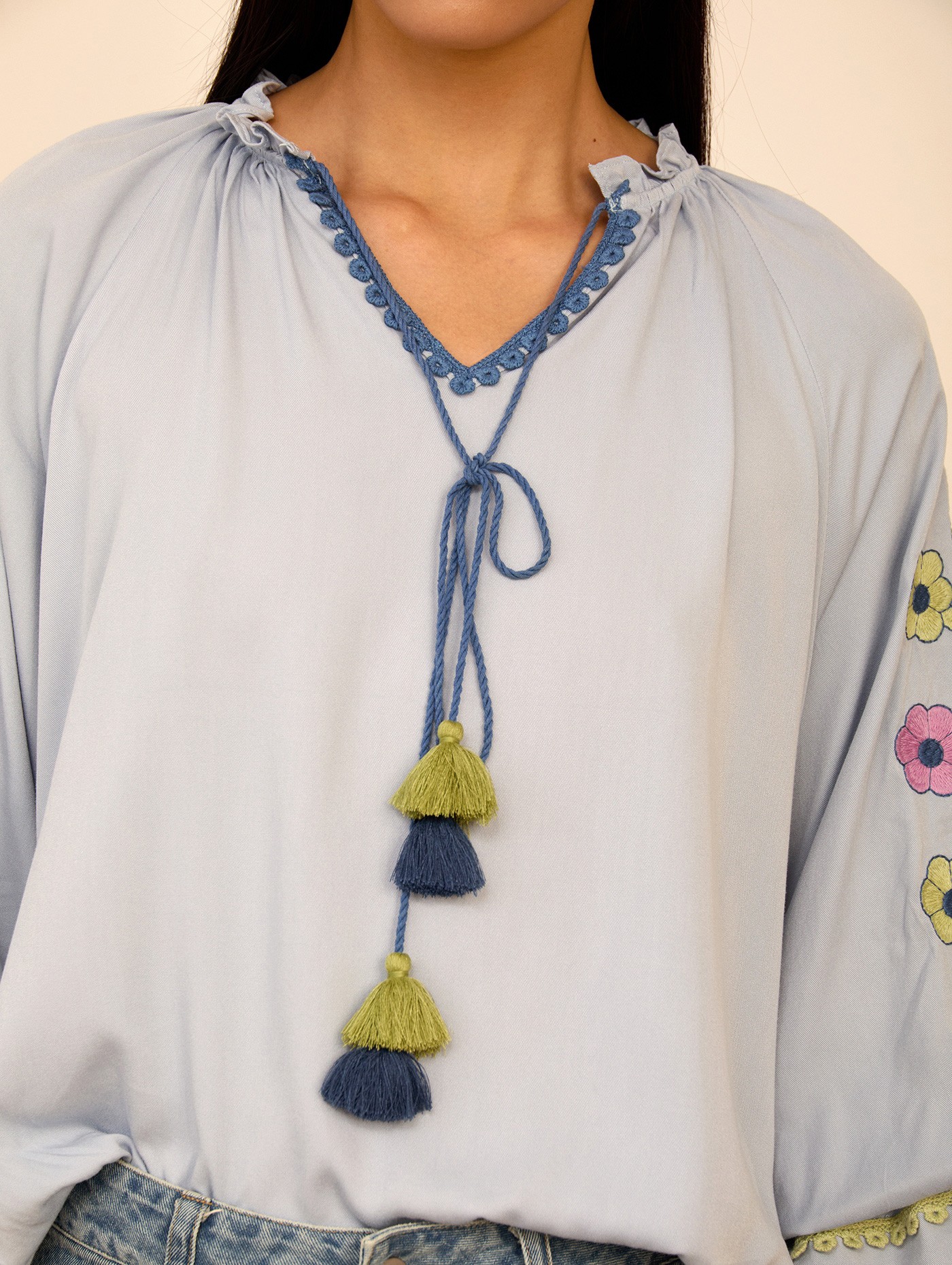 Blusa con mangas bordadas 1