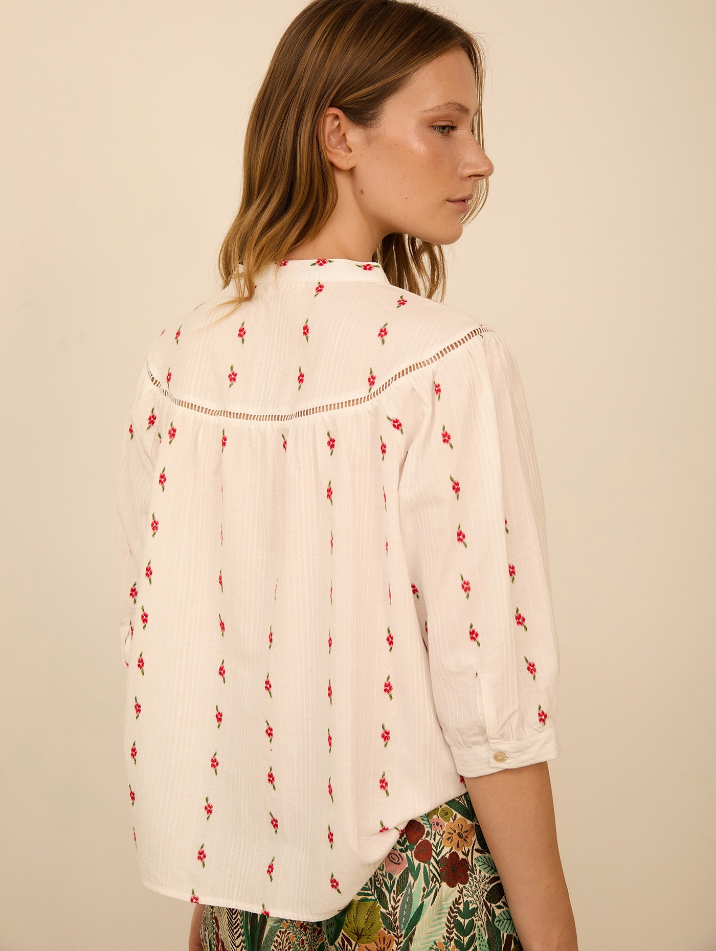 Blusa con jacquard flores 4
