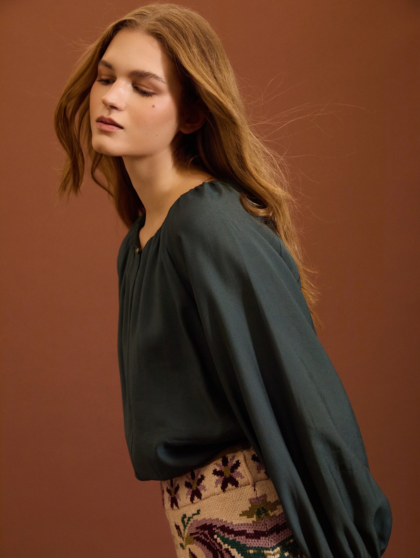 Blusa fluida con efecto fruncido 5