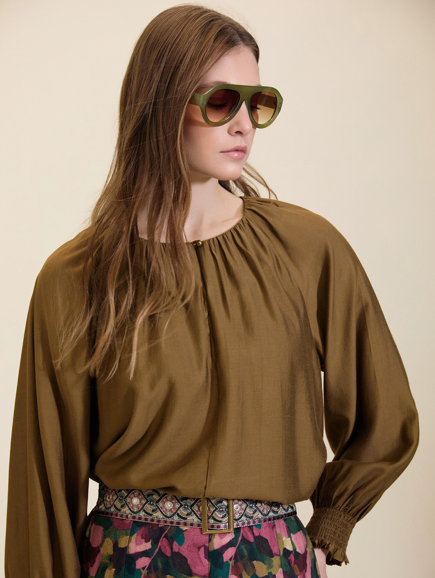 Blusa fluida con efecto fruncido