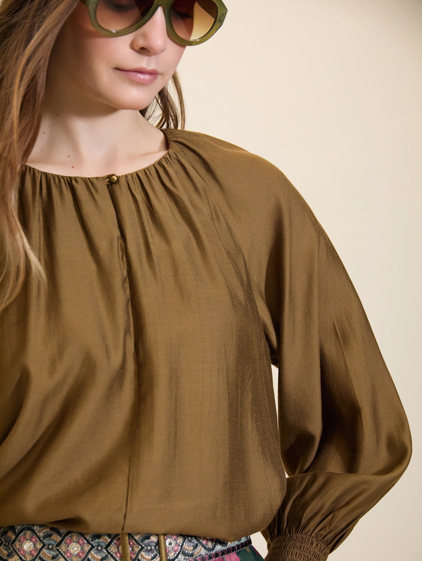 Blusa fluida con efecto fruncido 3