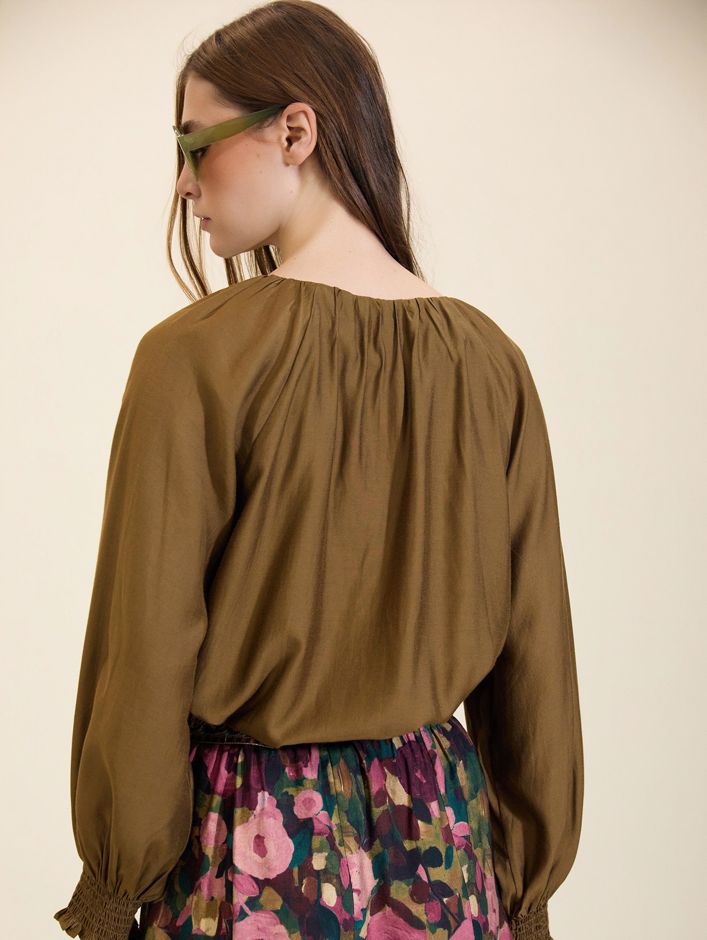 Blusa fluida con efecto fruncido 4