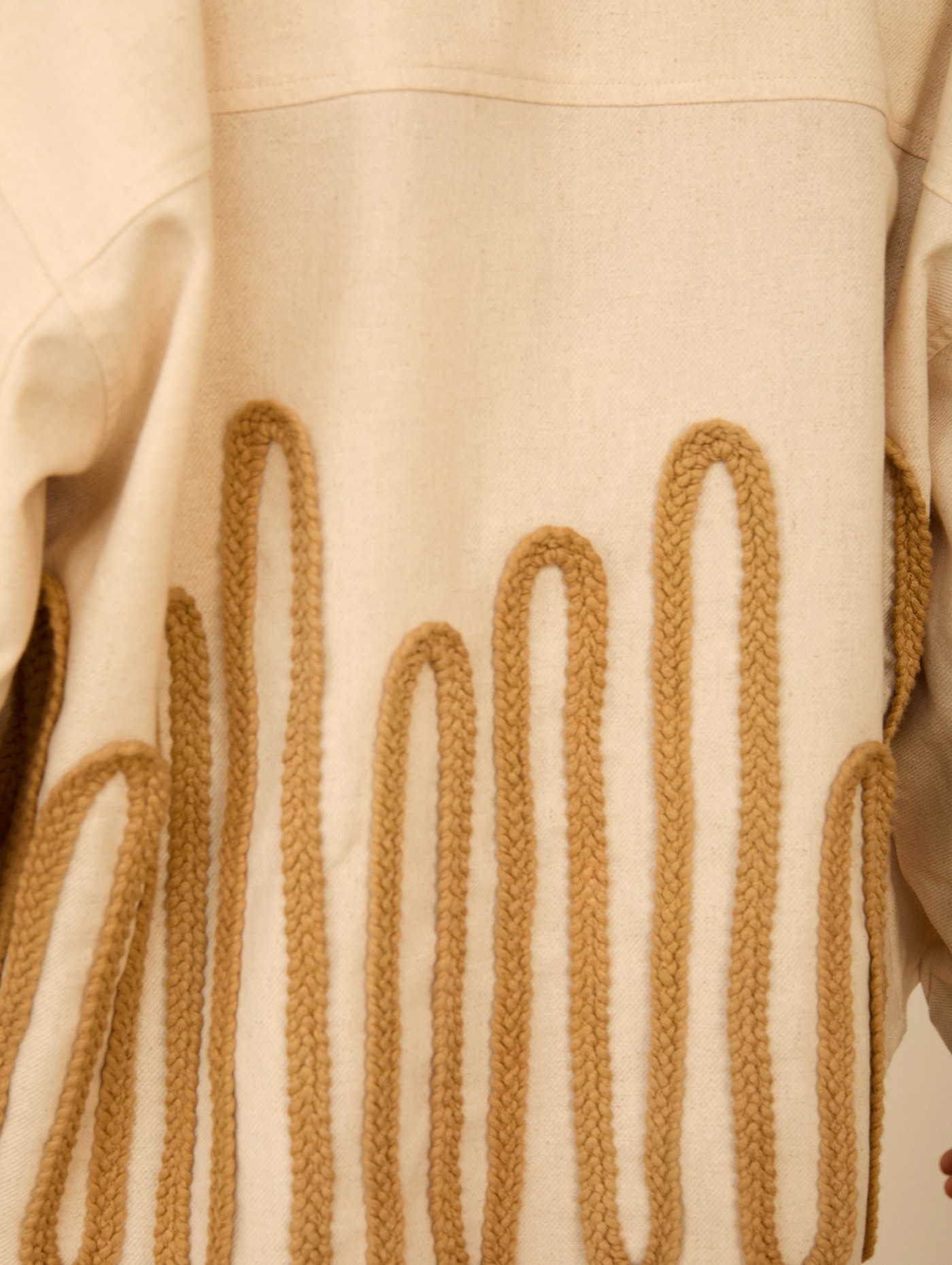 Cazadora con bordado espalda 5