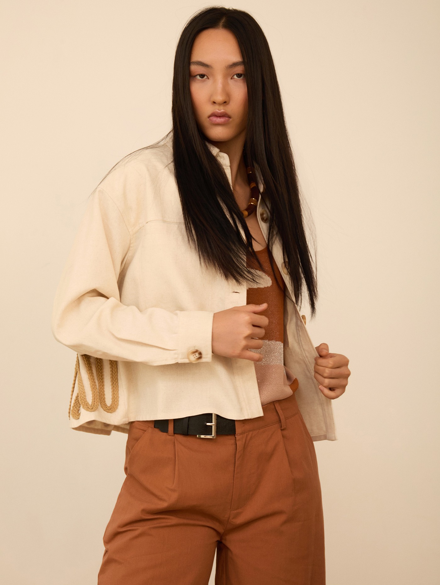 Cazadora con bordado espalda