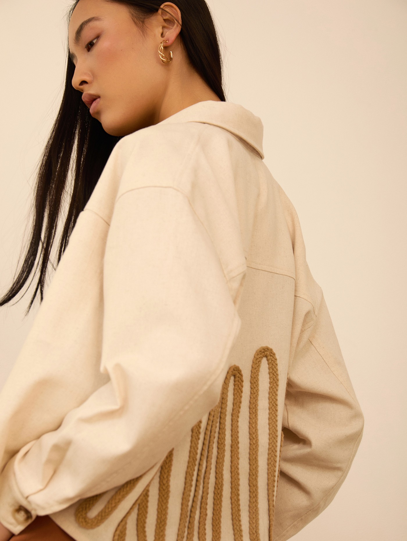 Cazadora con bordado espalda 2