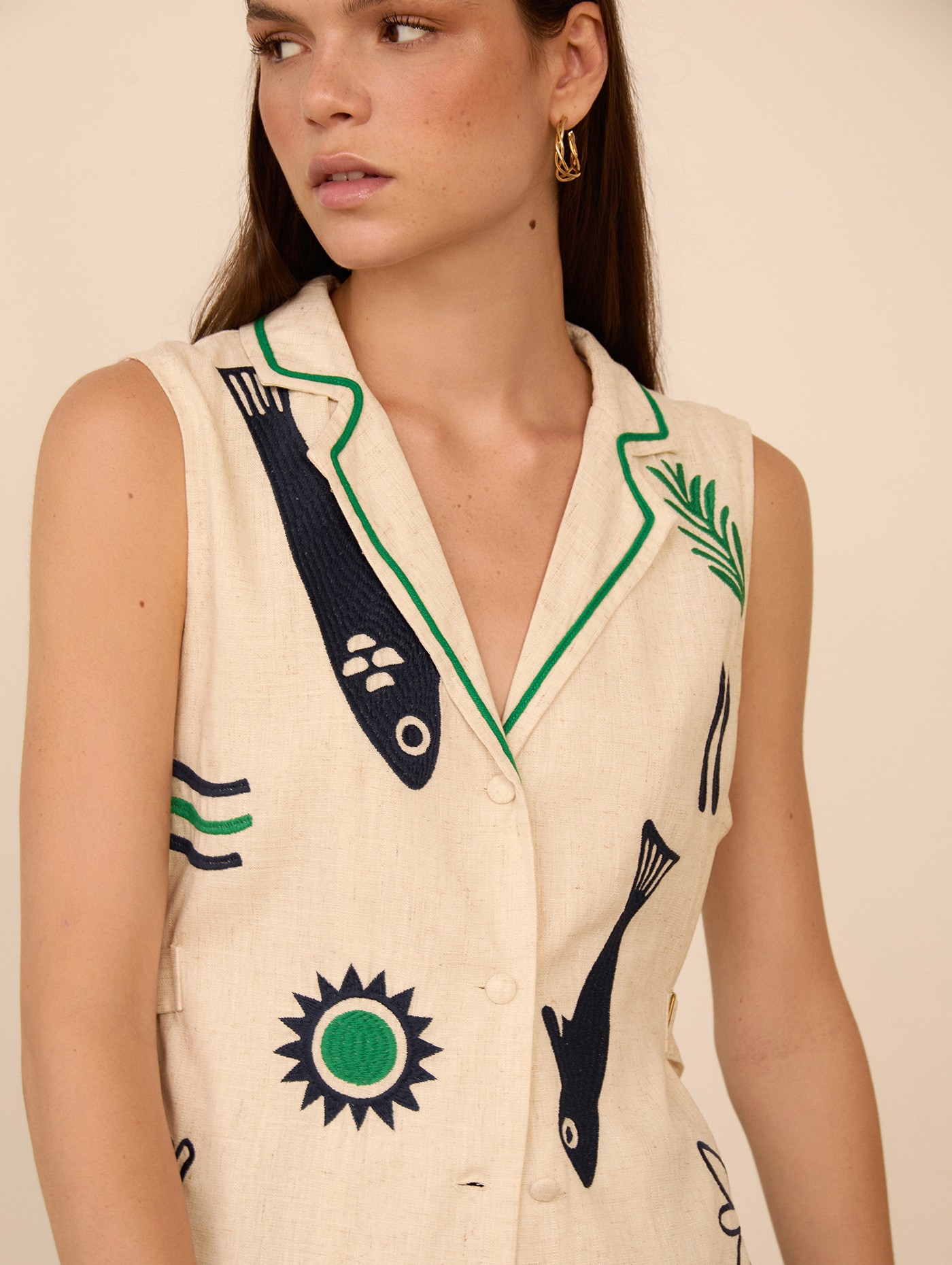 Chaleco con bordado 