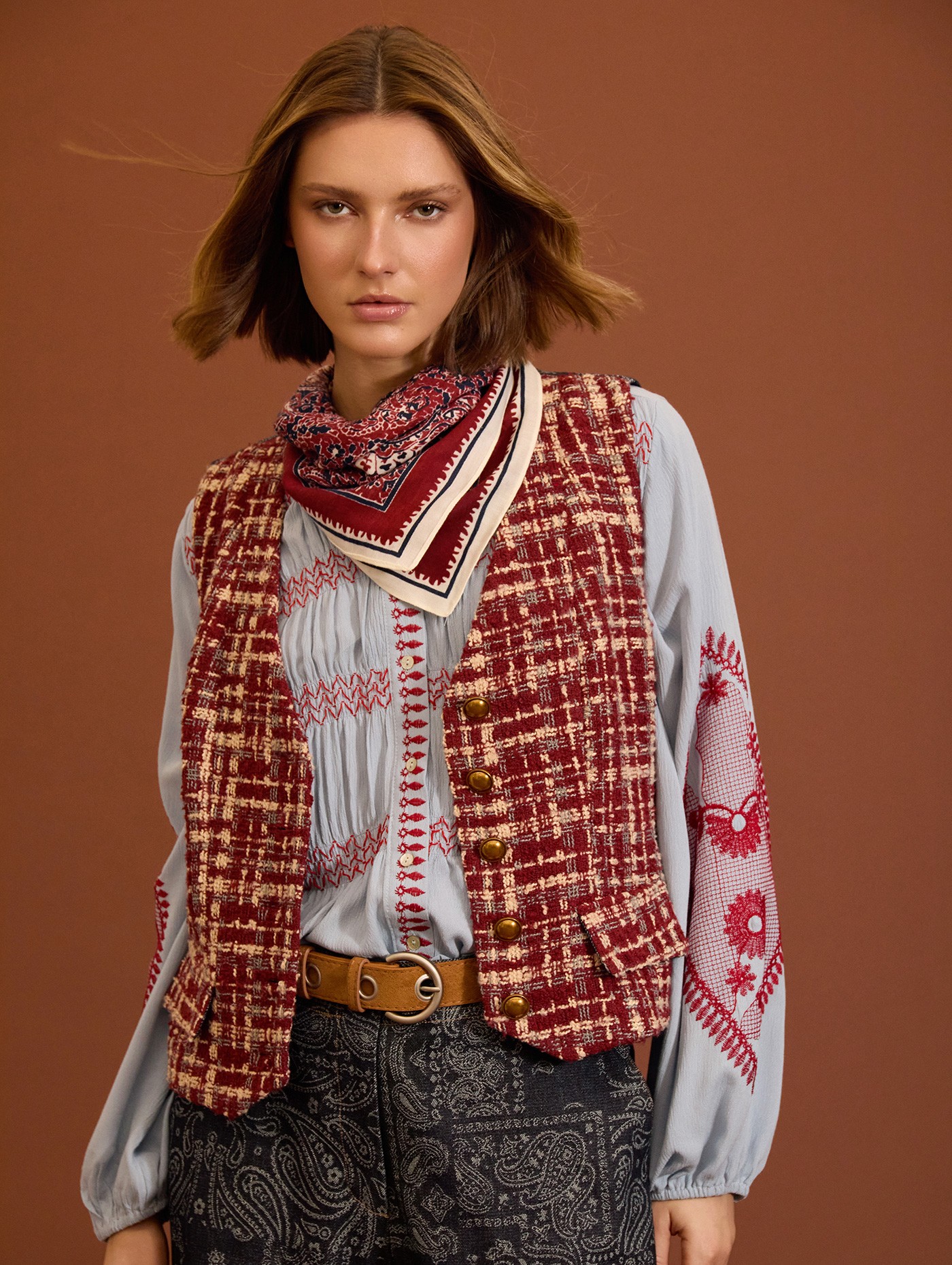 Bimaterial tweed vest