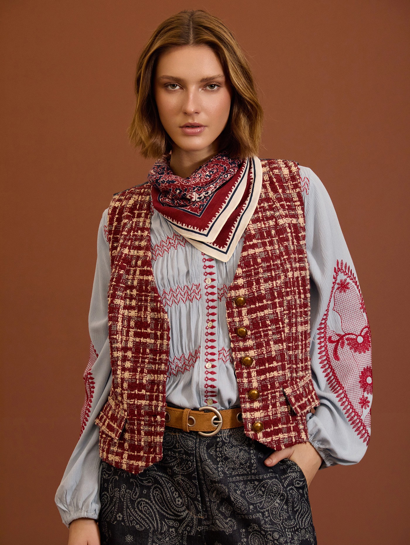 Bimaterial tweed vest