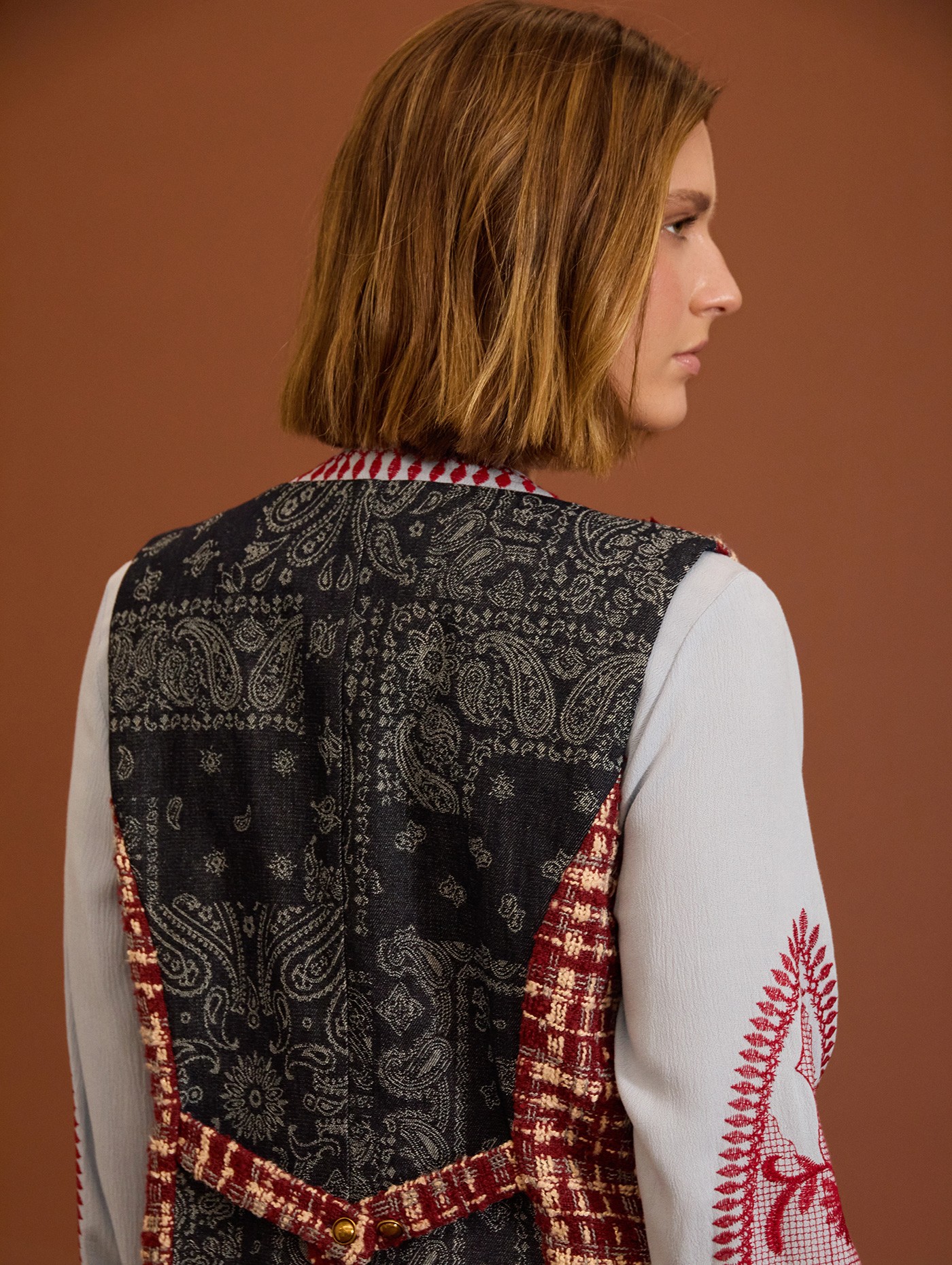 Bimaterial tweed vest