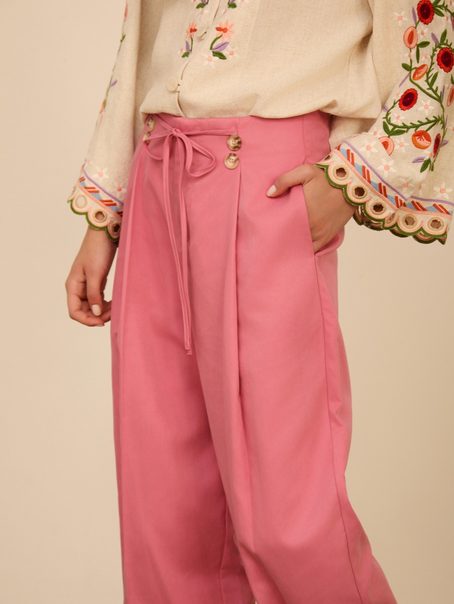 Pantalón tobillero con pinzas