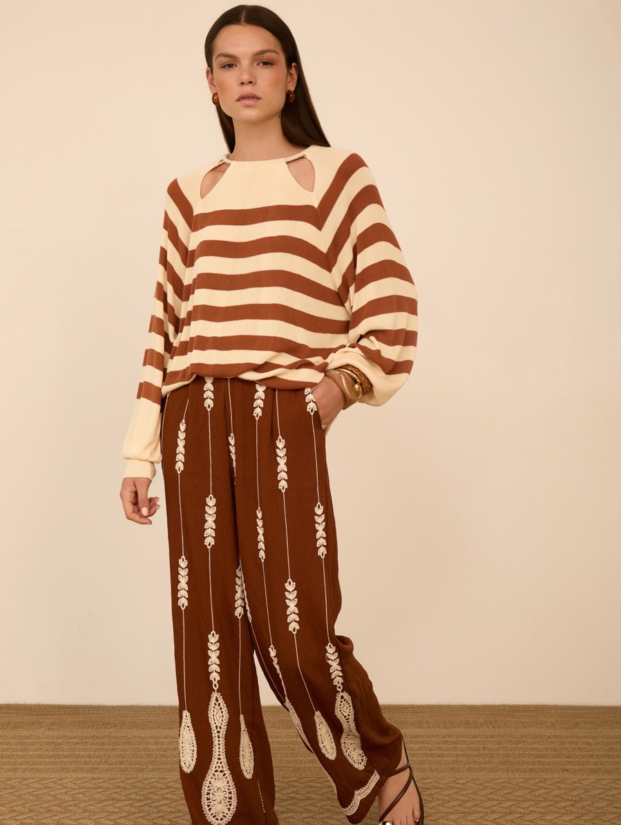 Pantalón largo bordado