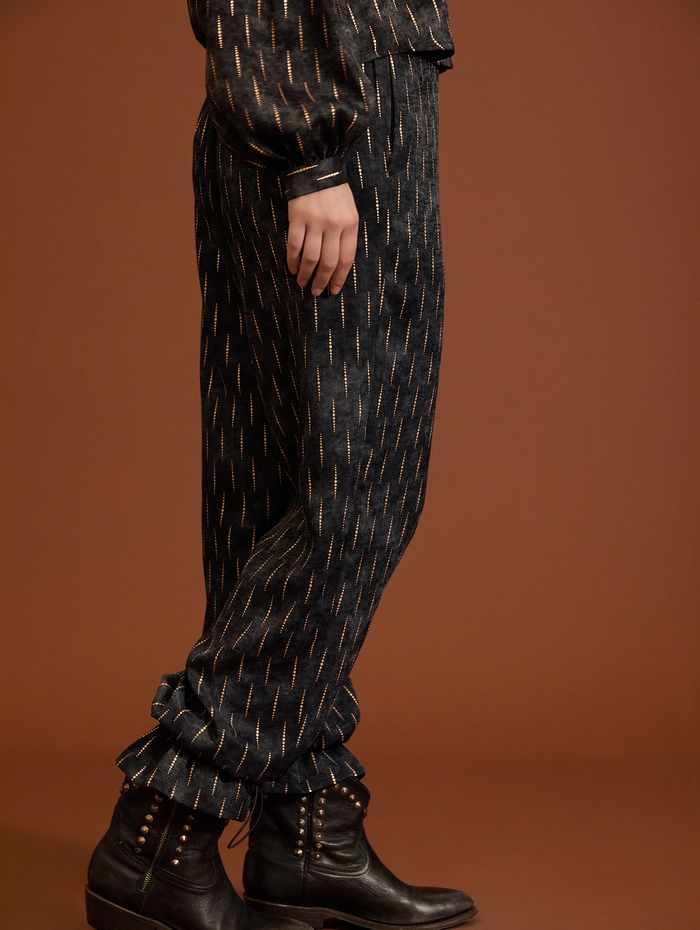 Pantalón holgado de satén