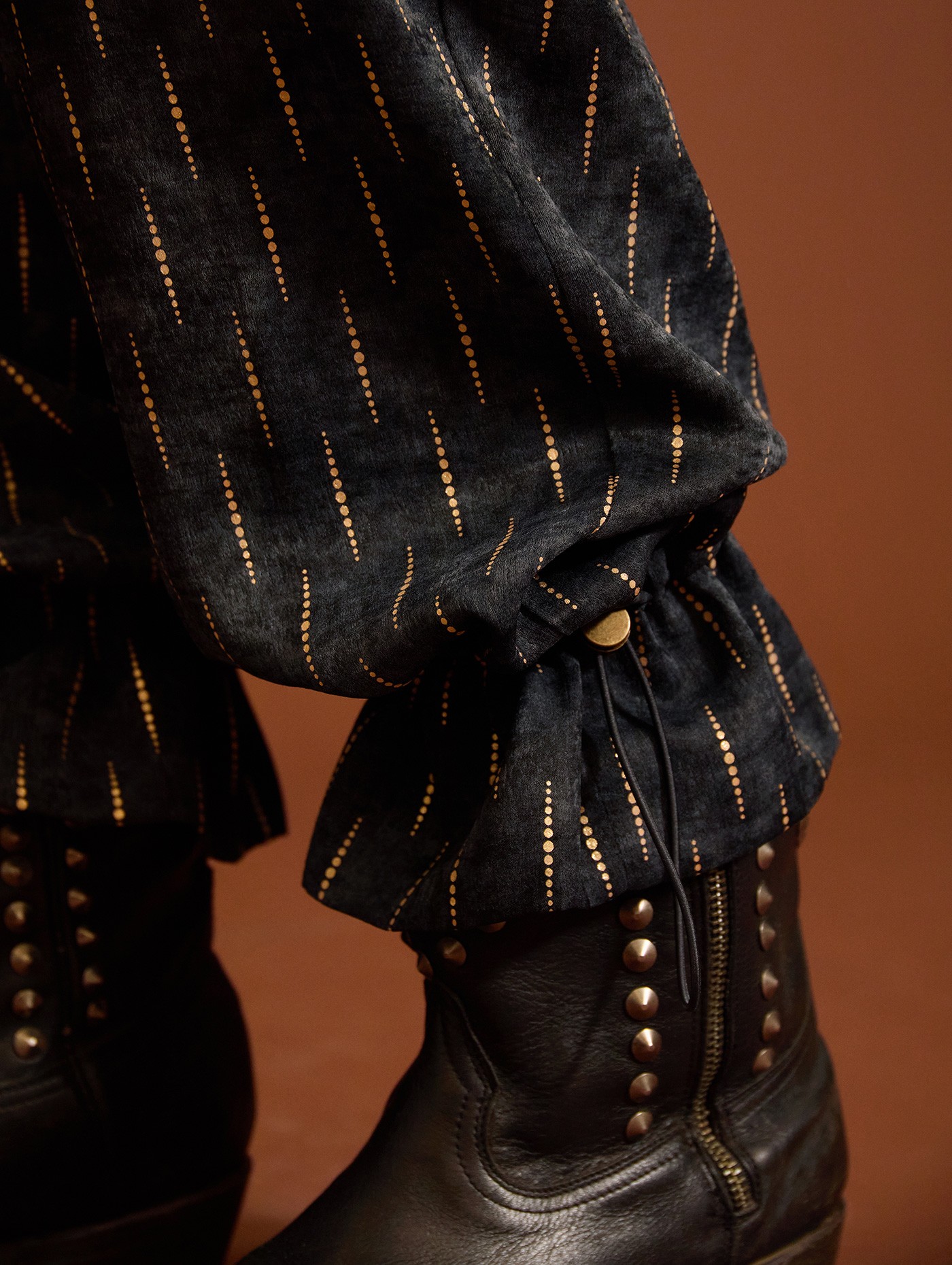 Pantalón holgado de satén