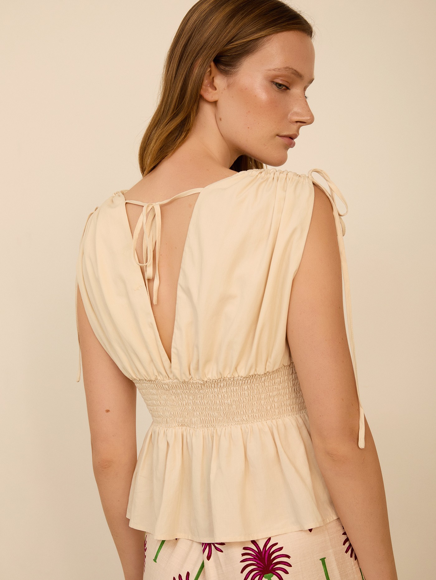 Top con flores en relieve 4